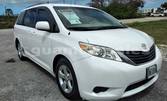 Buy Used Toyota Sienna White Car in Dededo in Dededo Buy Used Toyota Sienna White Car in Dededo in Dededo