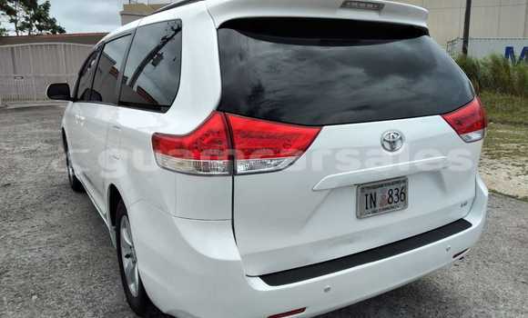 Buy Used Toyota Sienna White Car in Dededo in Dededo Buy Used Toyota Sienna White Car in Dededo in Dededo