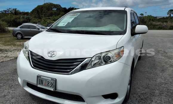 Buy Used Toyota Sienna White Car in Dededo in Dededo Buy Used Toyota Sienna White Car in Dededo in Dededo