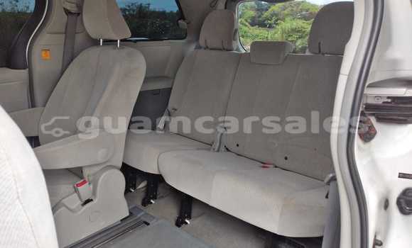 Buy Used Toyota Sienna White Car in Dededo in Dededo Buy Used Toyota Sienna White Car in Dededo in Dededo