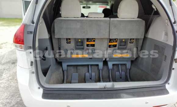 Buy Used Toyota Sienna White Car in Dededo in Dededo Buy Used Toyota Sienna White Car in Dededo in Dededo