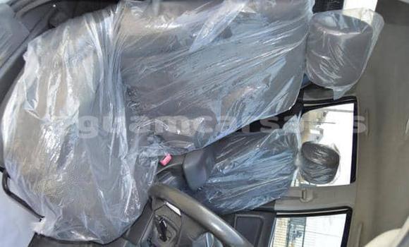 Buy Used Toyota Hilux Silver Car in Dededo in Dededo Buy Used Toyota Hilux Silver Car in Dededo in Dededo