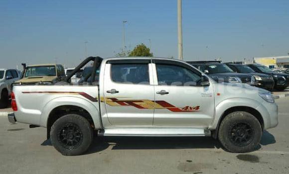 Buy Used Toyota Hilux Silver Car in Dededo in Dededo Buy Used Toyota Hilux Silver Car in Dededo in Dededo