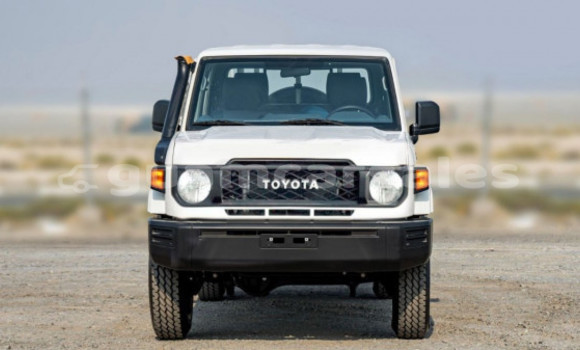 Buy Used Toyota Land Cruiser White Car in Hagåtña in Hagatna