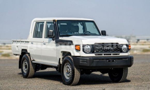 Buy Used Toyota Land Cruiser White Car in Hagåtña in Hagatna Buy Used Toyota Land Cruiser White Car in Hagåtña in Hagatna