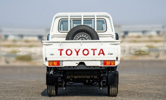 Buy Used Toyota Land Cruiser White Car in Hagåtña in Hagatna Buy Used Toyota Land Cruiser White Car in Hagåtña in Hagatna