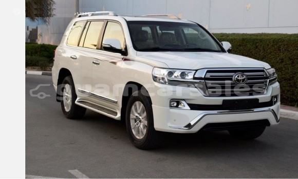 Buy Used Toyota Land Cruiser White Car in Hagåtña in Hagatna