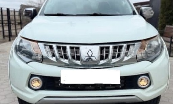 Buy Used Mitsubishi L200 White Car in Hagåtña in Hagatna