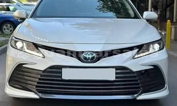 Buy Used Toyota Camry White Car in Hagåtña in Hagatna