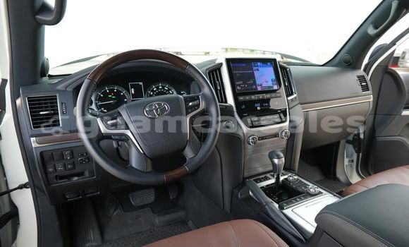 Buy Used Toyota Land Cruiser White Car in Chalan Pago in Chalan-Pago-Ordot Buy Used Toyota Land Cruiser White Car in Chalan Pago in Chalan-Pago-Ordot