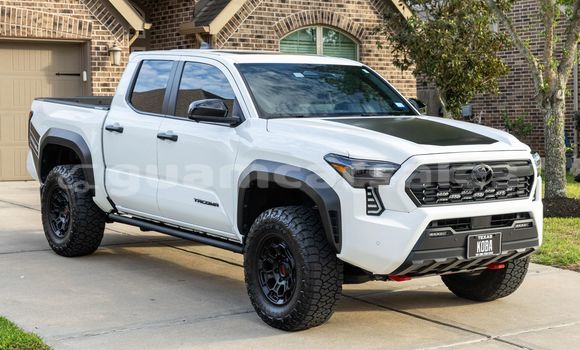 Buy Used Toyota DA White Truck in Santa Rita in Agat