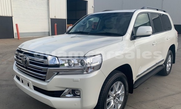 Buy Used Toyota Land Cruiser White Car in Hagåtña in Hagatna