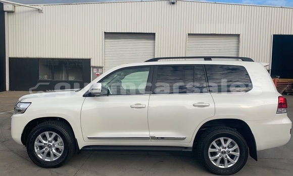 Buy Used Toyota Land Cruiser White Car in Hagåtña in Hagatna Buy Used Toyota Land Cruiser White Car in Hagåtña in Hagatna