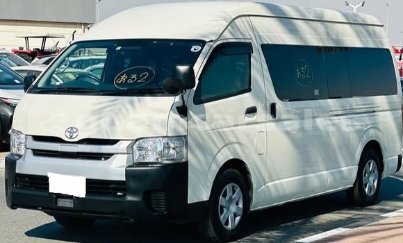 Buy Used Toyota Hiace White Car in Hagåtña in Hagatna