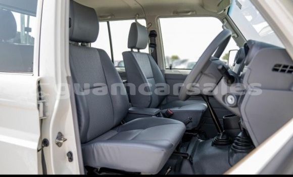 Buy Used Toyota Land Cruiser White Car in Hagåtña in Hagatna Buy Used Toyota Land Cruiser White Car in Hagåtña in Hagatna
