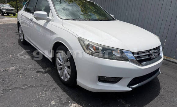 Buy Used Honda Accord White Car in Merizo in Merizo