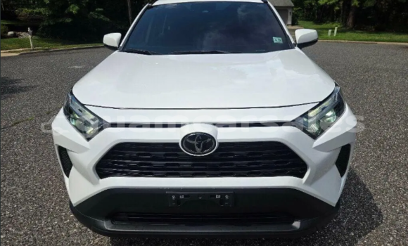 Buy Used Toyota RAV4 White Car in Astumbo in Dededo Buy Used Toyota RAV4 White Car in Astumbo in Dededo