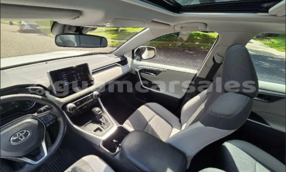 Buy Used Toyota RAV4 White Car in Astumbo in Dededo Buy Used Toyota RAV4 White Car in Astumbo in Dededo