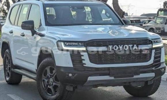 Buy Used Toyota Land Cruiser White Car in Hagåtña in Hagatna