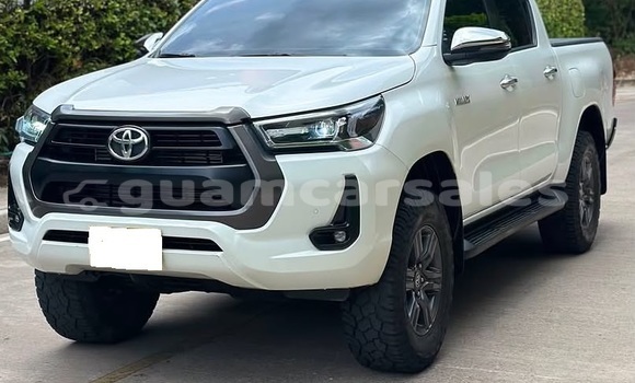 Buy Used Toyota Hilux White Car in Hagåtña in Hagatna
